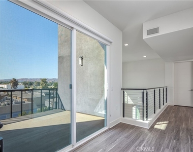 6800 Variel Avenue - Photo Thumbnail 26