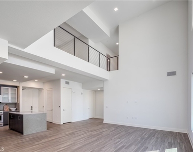 6800 Variel Avenue - Photo Thumbnail 21
