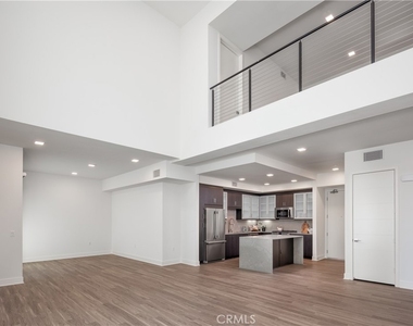 6800 Variel Avenue - Photo Thumbnail 19