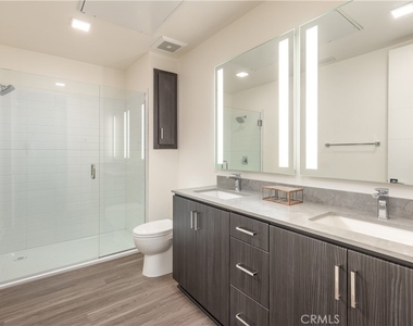 6800 Variel Avenue - Photo Thumbnail 29