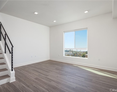6800 Variel Avenue - Photo Thumbnail 23
