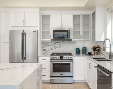 6800 Variel Avenue - Photo Thumbnail 36