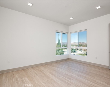 6800 Variel Avenue - Photo Thumbnail 6