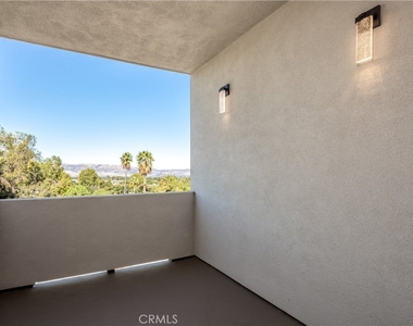 6800 Variel Avenue - Photo Thumbnail 12