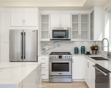 6800 Variel Avenue - Photo Thumbnail 36