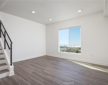 6800 Variel Avenue - Photo Thumbnail 23