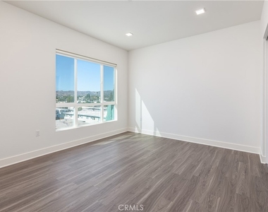 6800 Variel Avenue - Photo Thumbnail 27