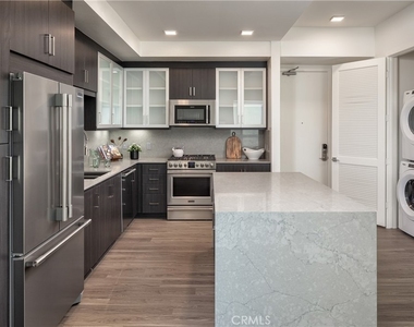 6800 Variel Avenue - Photo Thumbnail 17