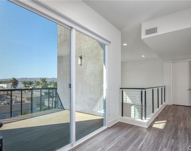 6800 Variel Avenue - Photo Thumbnail 26