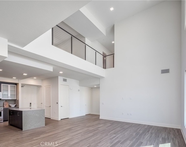 6800 Variel Avenue - Photo Thumbnail 21