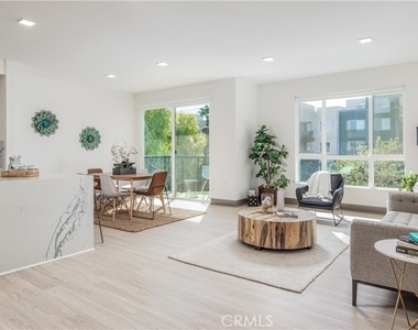 6800 Variel Avenue - Photo Thumbnail 32