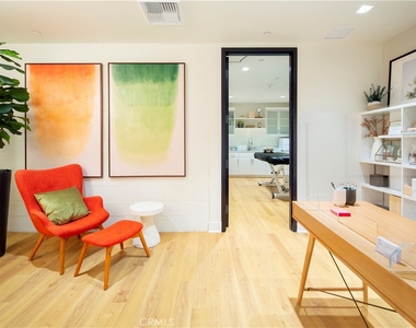 6200 Variel Avenue - Photo Thumbnail 20