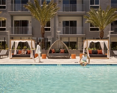 21010 Erwin Street - Photo Thumbnail 5