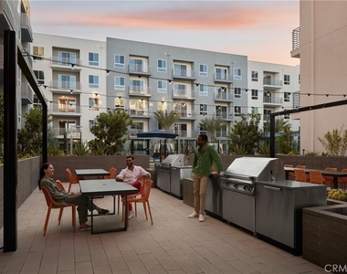 21010 Erwin Street - Photo Thumbnail 8