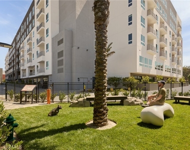 21010 Erwin Street - Photo Thumbnail 19