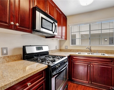 5510 Owensmouth Avenue - Photo Thumbnail 13
