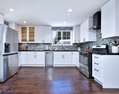 5724 Halbrent Avenue - Photo Thumbnail 14