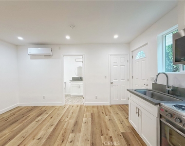 637 635 N Harvard Boulevard - Photo Thumbnail 4
