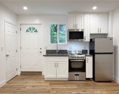 637 635 N Harvard Boulevard - Photo Thumbnail 2