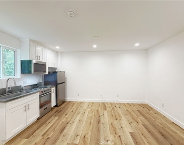 637 635 N Harvard Boulevard - Photo Thumbnail 5