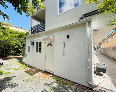 637 635 N Harvard Boulevard - Photo Thumbnail 1