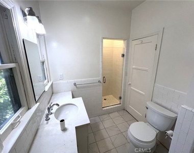 113 N Flores - Photo Thumbnail 13