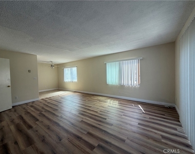 2105 Speyer Lane - Photo Thumbnail 5