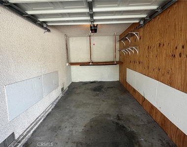 2105 Speyer Lane - Photo Thumbnail 7