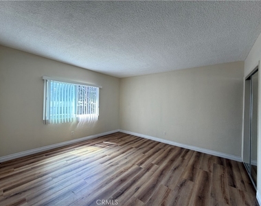 2105 Speyer Lane - Photo Thumbnail 6