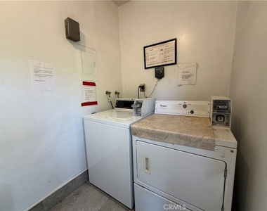 2105 Speyer Lane - Photo Thumbnail 8