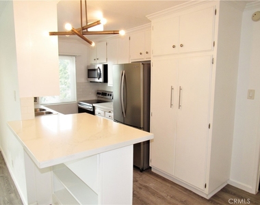 400 N Acacia - Photo Thumbnail 4