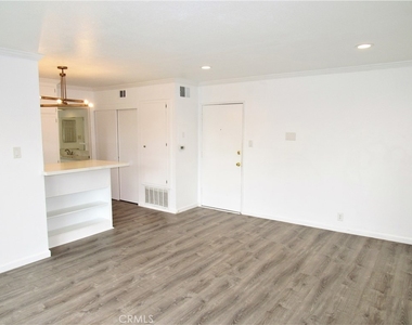 400 N Acacia - Photo Thumbnail 2