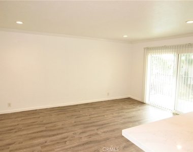400 N Acacia - Photo Thumbnail 3