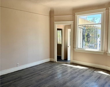 305 S Mott - Photo Thumbnail 4