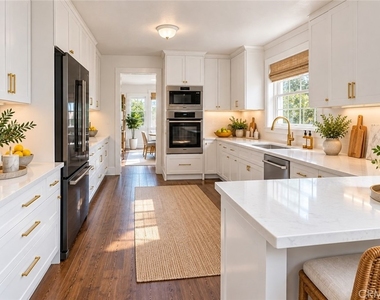 3209 Clay Street - Photo Thumbnail 4