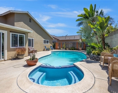 3122 S Center - Photo Thumbnail 4