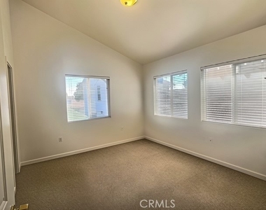 1746 Gramercy Avenue - Photo Thumbnail 12