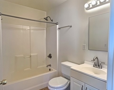 1746 Gramercy Avenue - Photo Thumbnail 9