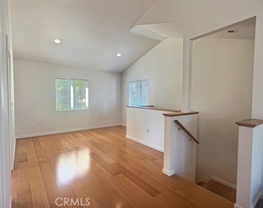 1746 Gramercy Avenue - Photo Thumbnail 2