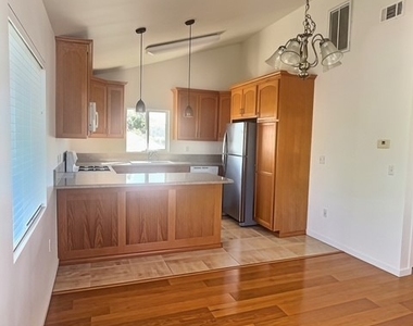 1746 Gramercy Avenue - Photo Thumbnail 6