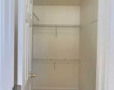 1746 Gramercy Avenue - Photo Thumbnail 14