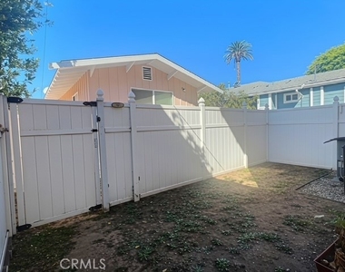 1746 Gramercy Avenue - Photo Thumbnail 16