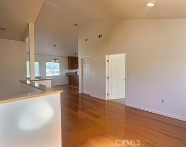 1746 Gramercy Avenue - Photo Thumbnail 7