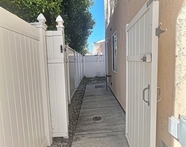 1746 Gramercy Avenue - Photo Thumbnail 15