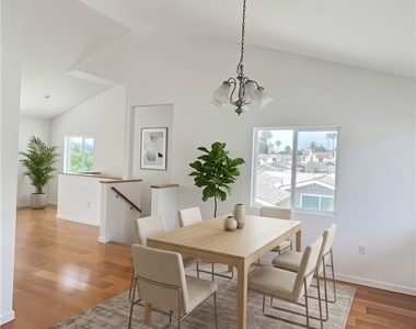 1746 Gramercy Avenue - Photo Thumbnail 4