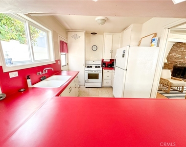 218 Agate Avenue - Photo Thumbnail 6
