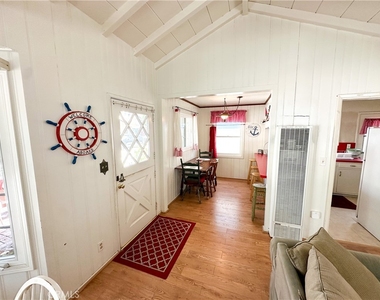 218 Agate Avenue - Photo Thumbnail 4