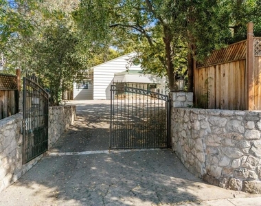 10630 Hillhaven Avenue - Photo Thumbnail 30
