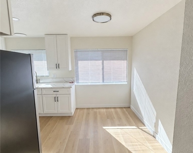 2262 W Colchester Drive - Photo Thumbnail 1