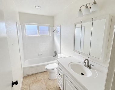 2262 W Colchester Drive - Photo Thumbnail 3